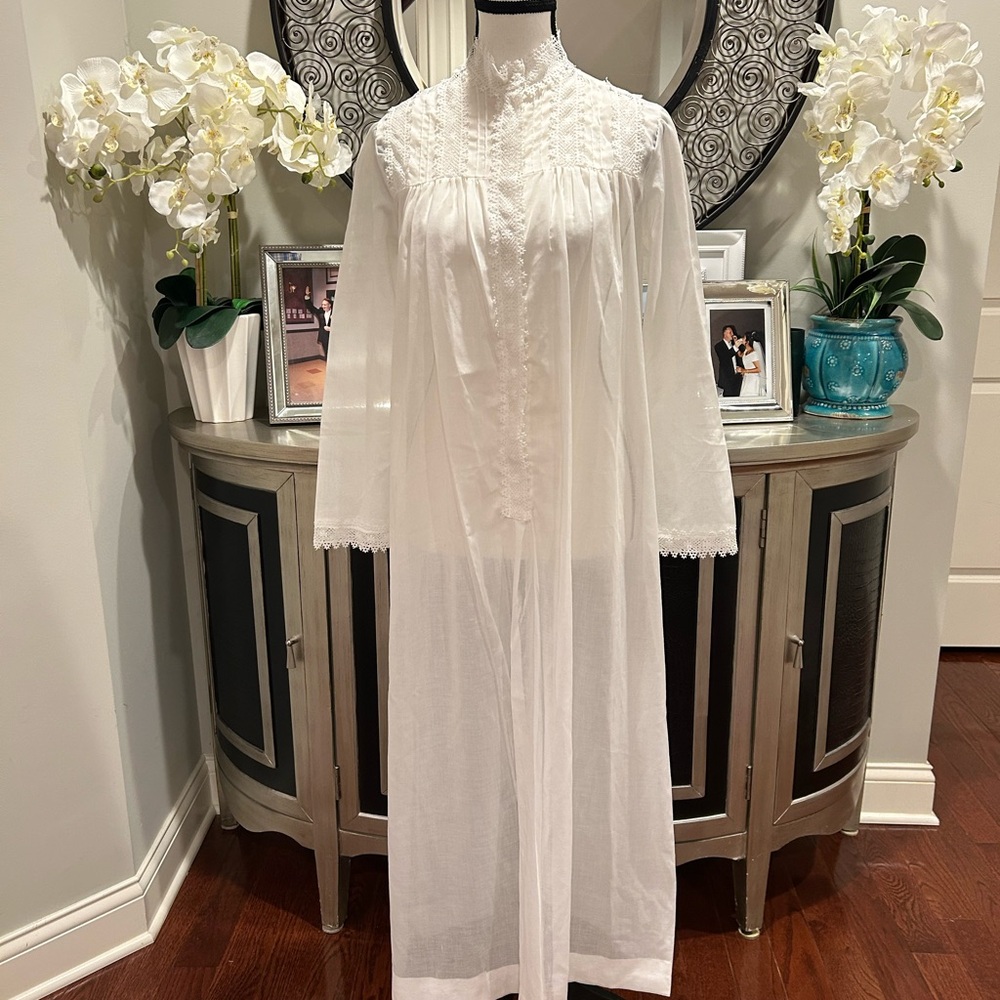 Vintage 80's Christian Dior White Lace-Trim Lingerie dress . - Picture 7 of 10